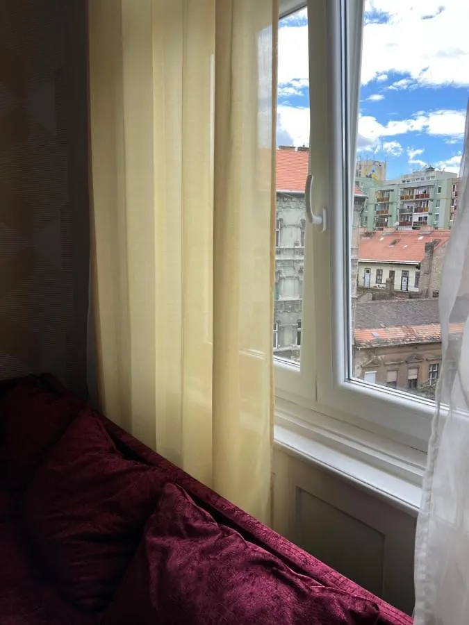 B112 By Small Home Budapeste 0*,  Hungria